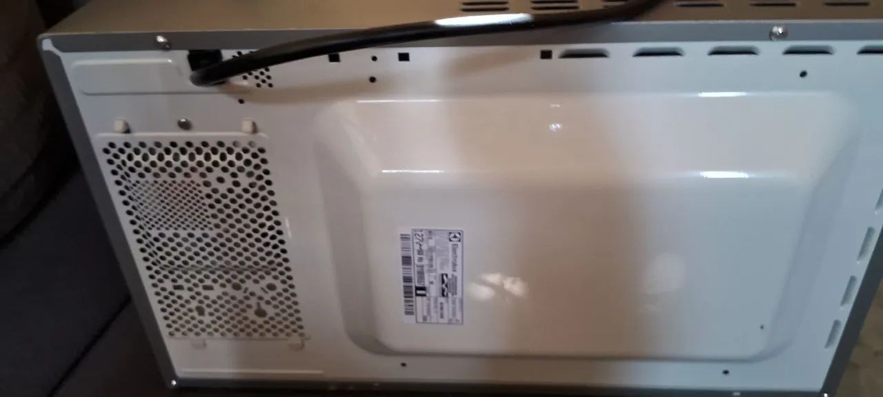 Micro-ondas Electrolux - Usado - Excelente estado - Foto 2