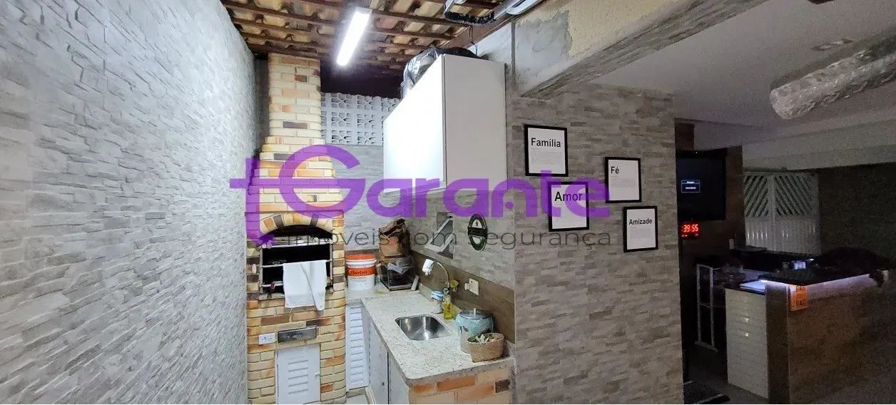 Casa com 220m² e 3 dormitórios à venda porteira fechada na Vila Valença, São Vicente