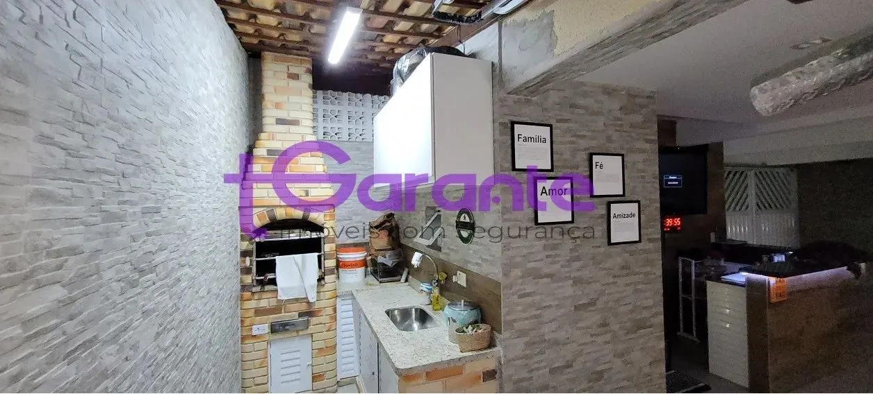 Casa com 220m² e 3 dormitórios à venda porteira fechada na Vila Valença, São Vicente