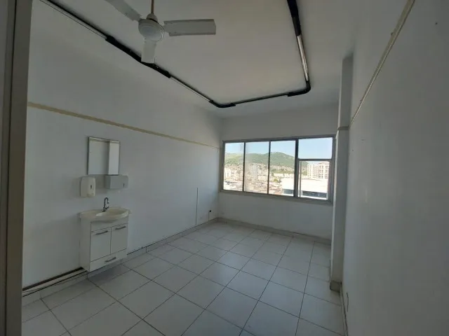 Sala Comercial à Venda em Madureira - RJ - 35 m²