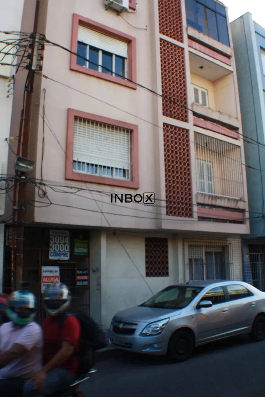 INBOX CIA IMOBILIARIA VENDE Ótimo Apartamento em Porto Alegre, bairro Santa Cecília com 1