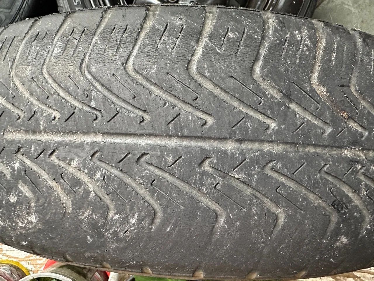 4 Pneus 175/70/13 (3 carecas + 1 meia vida) marca Goodyear - Foto 5