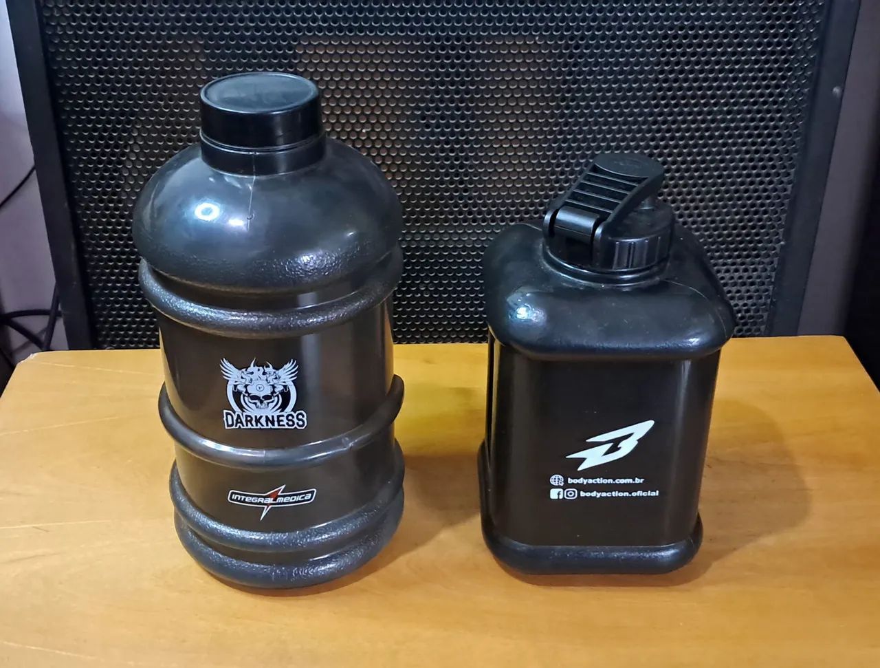 Kit com 2 Garrafão galão de água Darkness e Body Action - usadas