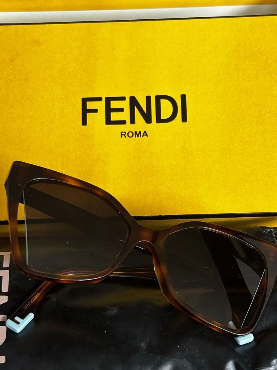 Óculos de sol Fendi usado pouquíssimas vezes  - Foto 4