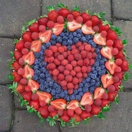 ? Festa Saudável e Bonita? Só com Nossos Espetos de Frutas!