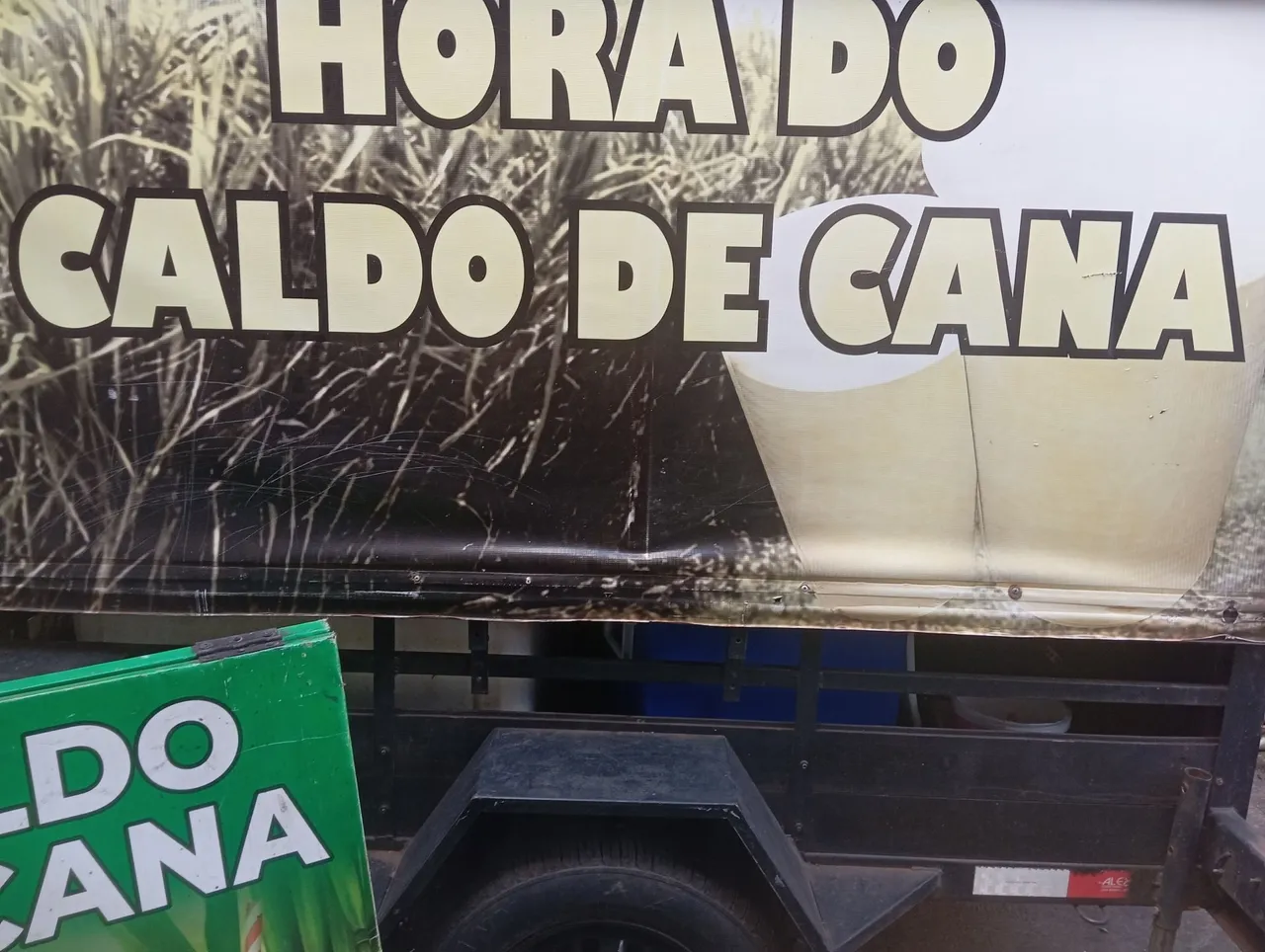 Trailer de caldo de cana completo