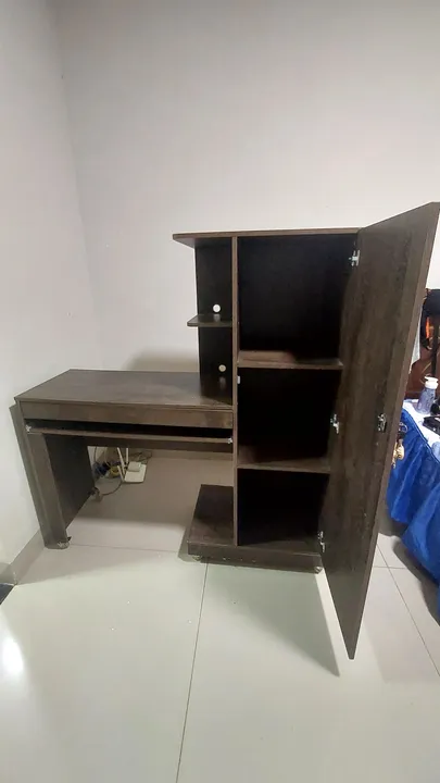 Mesa de Escritório com Armário