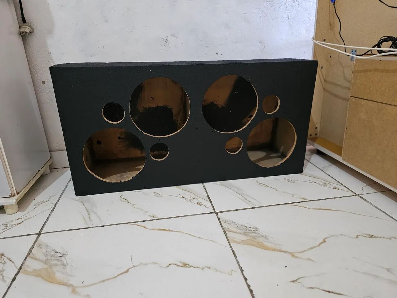 Caixa pra 4 de 10 polegadas. 