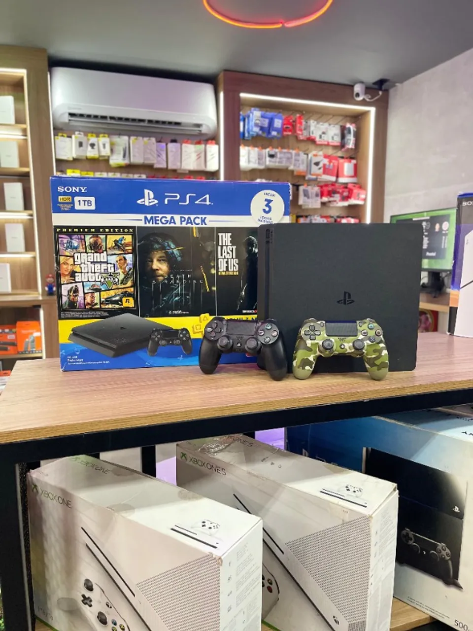 Playstation 4 Slim 1TB s/ Caixa + 2 Controles - Seminovo - 6 Meses de Garantia