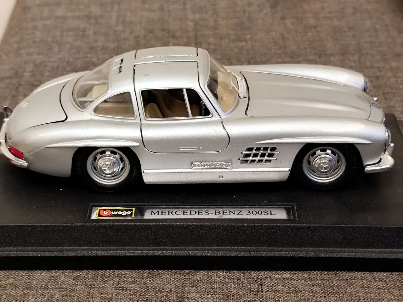 Miniatura carrinho Mercedes Benz 300L