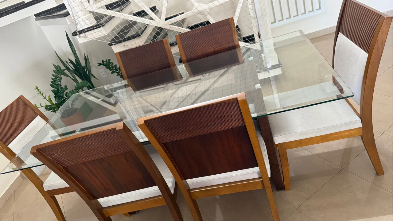 Mesa de Jantar com Cadeiras em Madeira