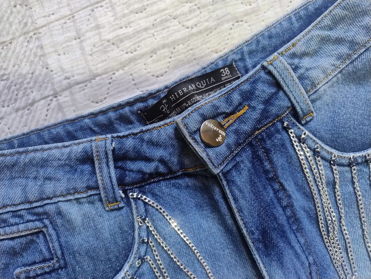 Short jeans com detalhes corrente  - Foto 3