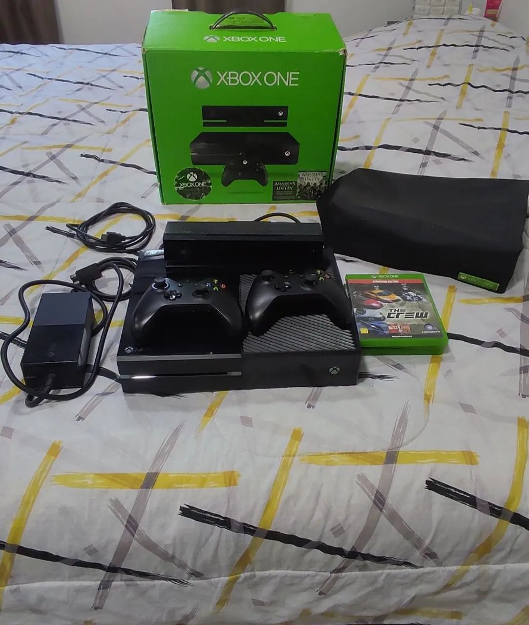 Xbox One com 2 Controles e Capa Protetora e jogos - Foto 3
