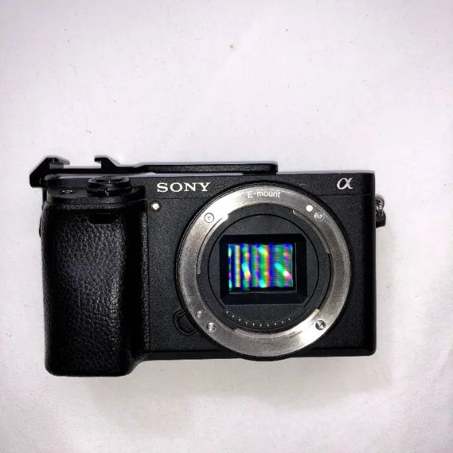 Sony A6400 + Lente Sigma 16mm F 1.4 + 2 Baterias + Carregador + Cabo - Foto 2