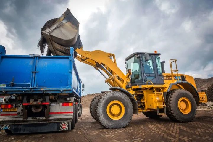 ESCAVAÇÃO DE OBRAS