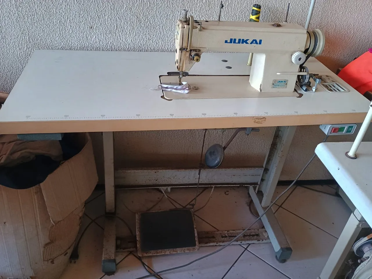 Máquina de costura industrial JUKAI