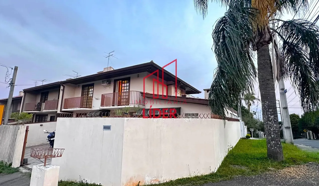 Excelente sobrado de esquina para locação situado no bairro Uberaba 200m²