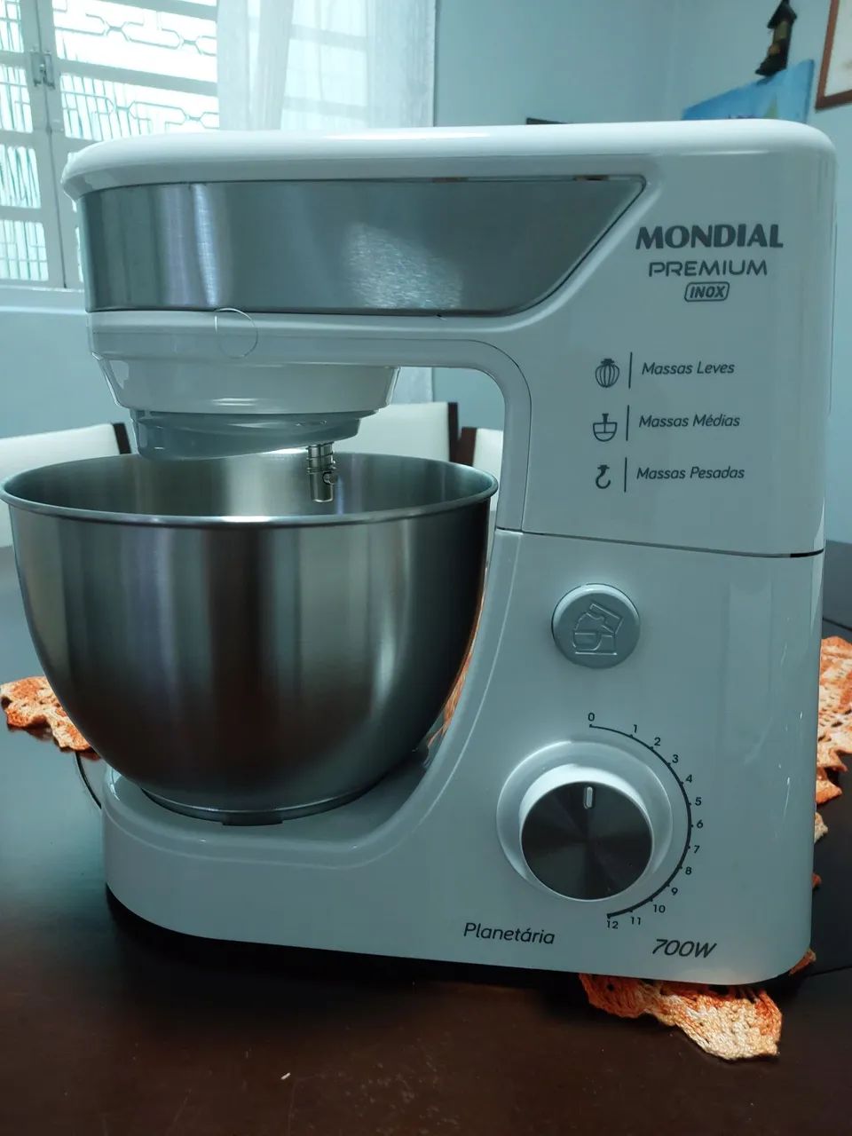 Batedeira Planetária Mondial Premium 700W - 4,5 Litros - Foto 2