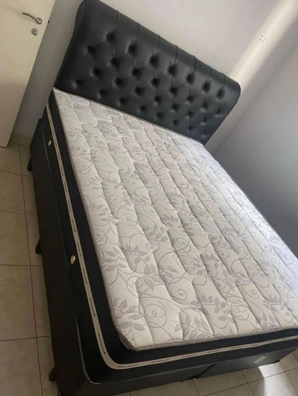 Cama box tamanho Queen size com colchão Atlanta