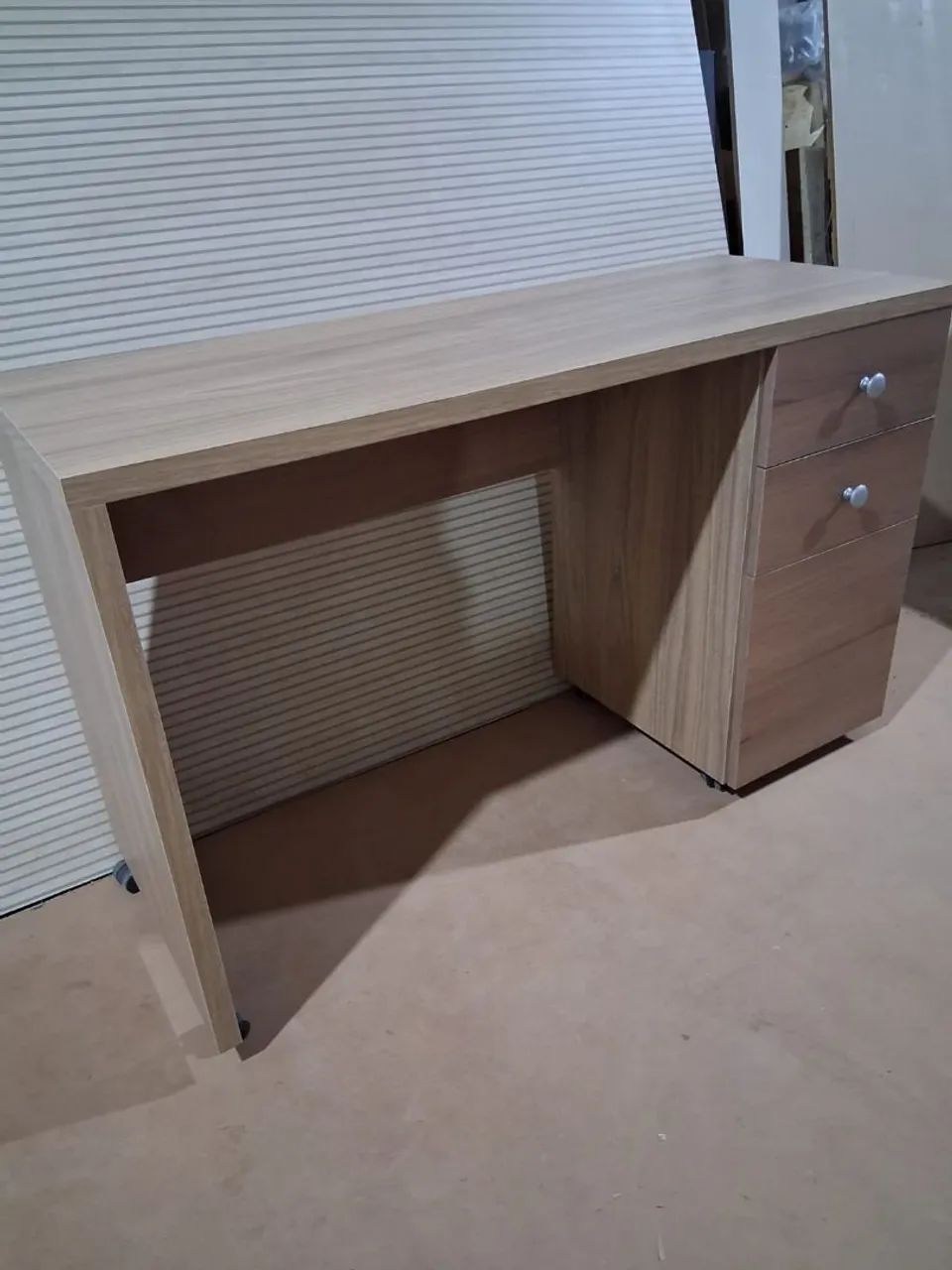 Escrivaninha nova 100%MDF
