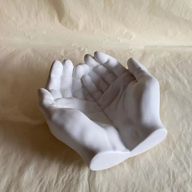 Mãos em gesso porta jóias objetos ou leguminosas e para decoração tamanho 15x16cm  - Foto 3