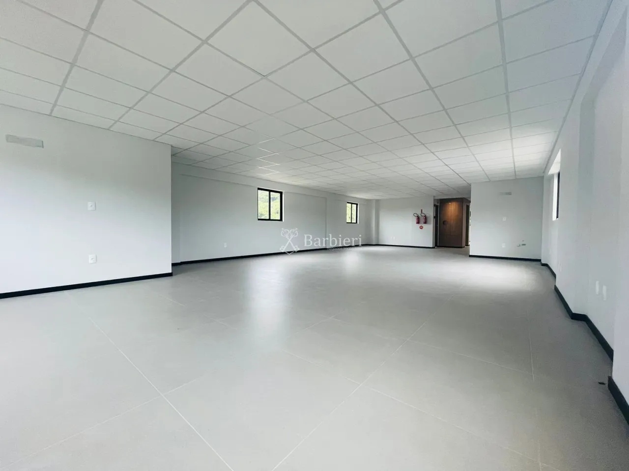 Sala comercial para locação no bairro Ponta Aguda em Blumenau