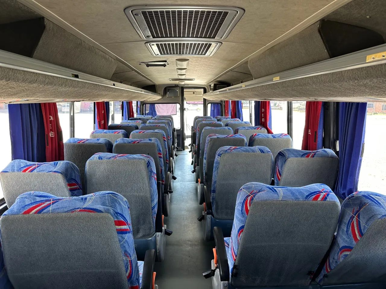 Ônibus fretamento motor dianteiro com ar - Foto 12