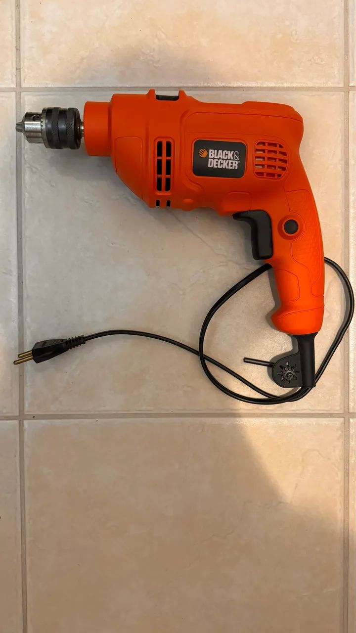 Black & Decker Drill, 220 V, Lightly Used.