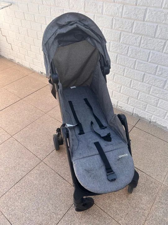 Carrinho de Bebê Genius - Dobrável e Leve - Foto 2