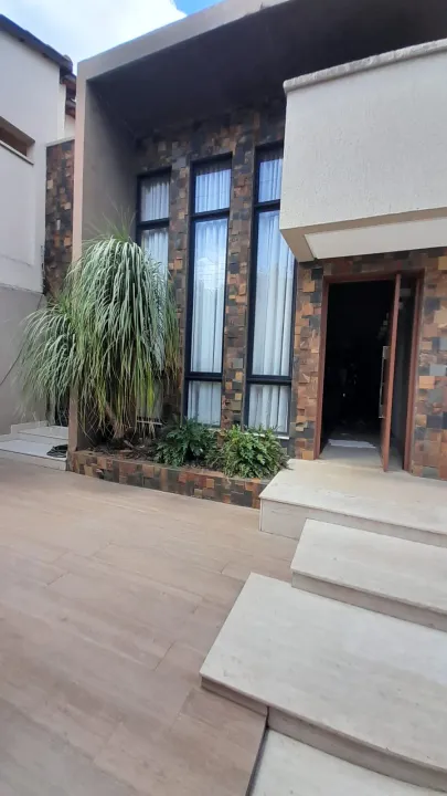 Casa térrea à venda no Urias Magalhães (375 m2 de terreno)