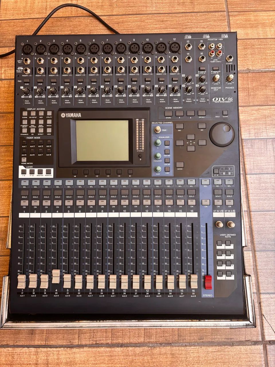 Mesa digital 01 v yamaha  - Foto 2