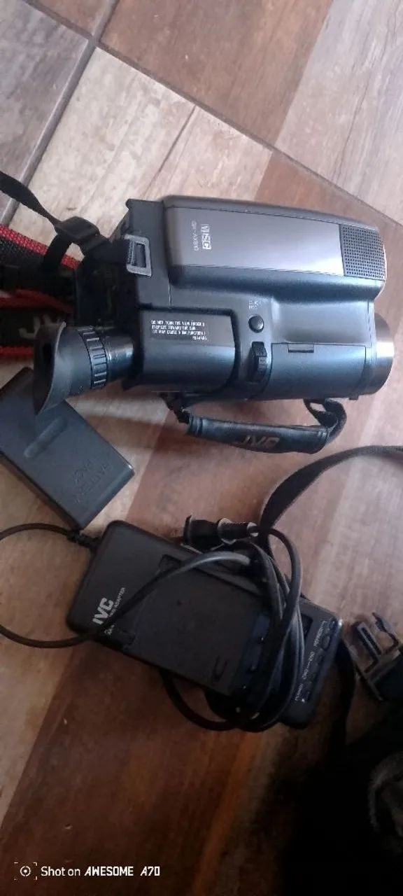 Câmera filmadora JVC novinha / Vá na descrição 