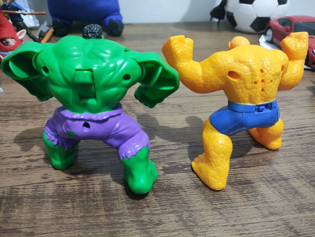 Bonecos Hulk e Coisa McDonald's antigos - Foto 2