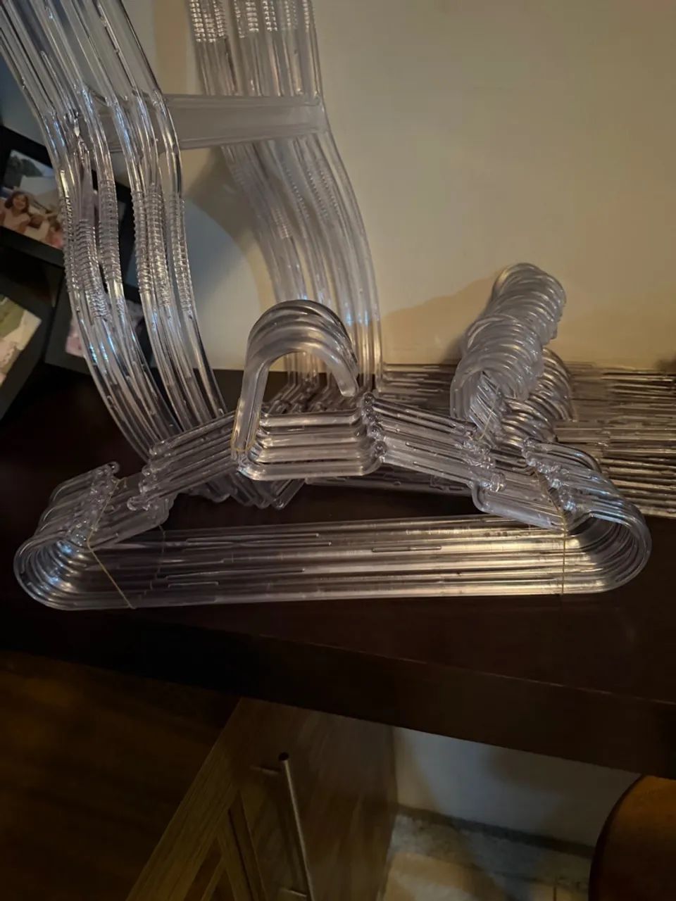 Kit com 100 cabides transparentes  - Foto 6