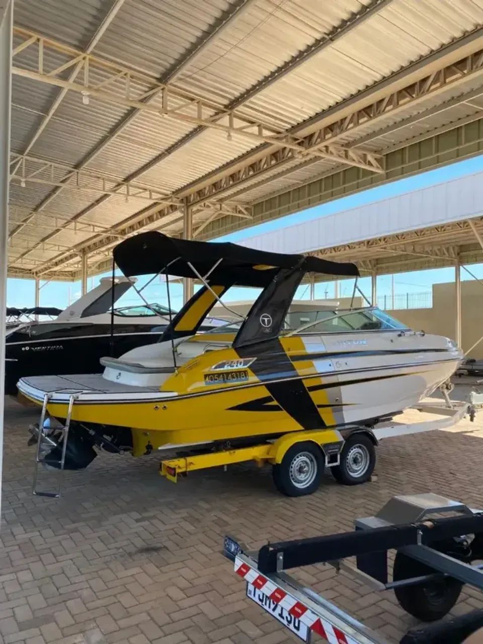 Lancha Triton - 240 Sport