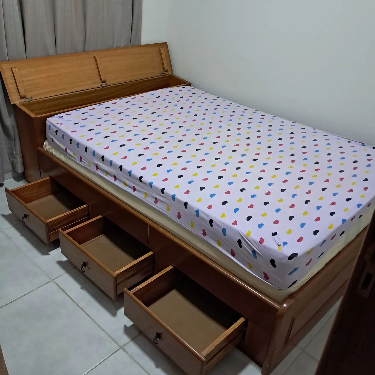 Cama Casal de Madeira Com colchão 