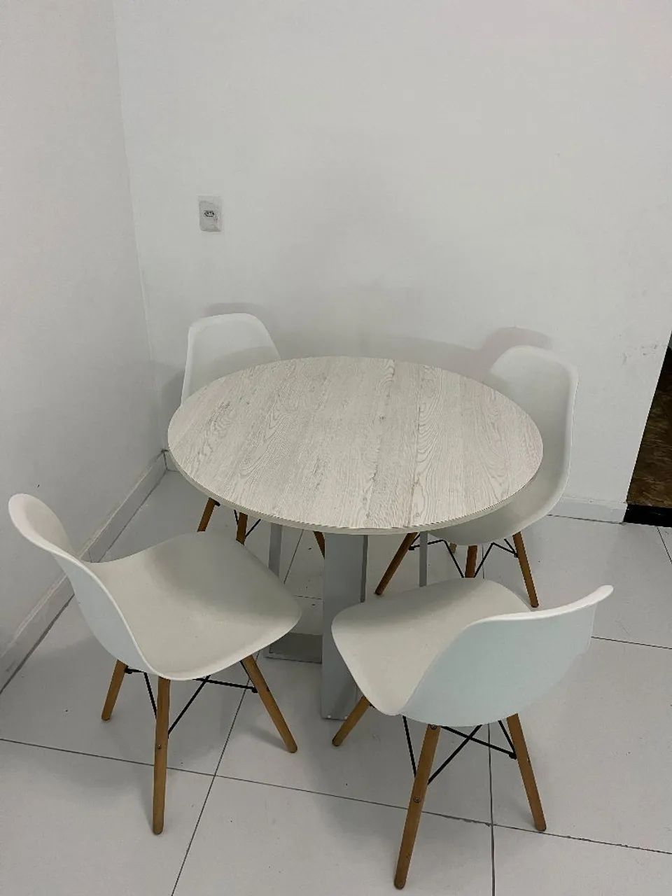 Mesa em ótimo  estado  de conservação  - Foto 3