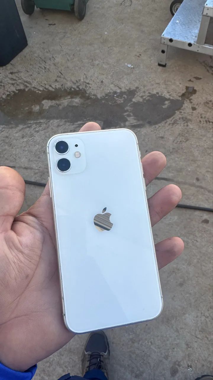 iPhone 11 128GB C/Caixa