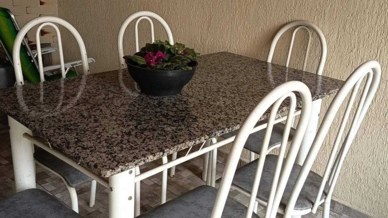 Mesa Tubular com 6 Cadeiras  - Foto 4