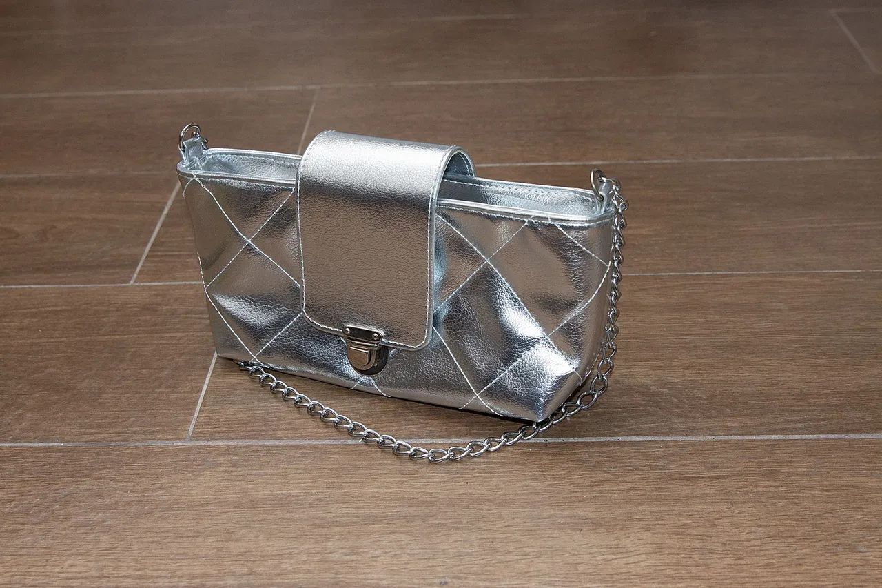 Bolsa prata pequena