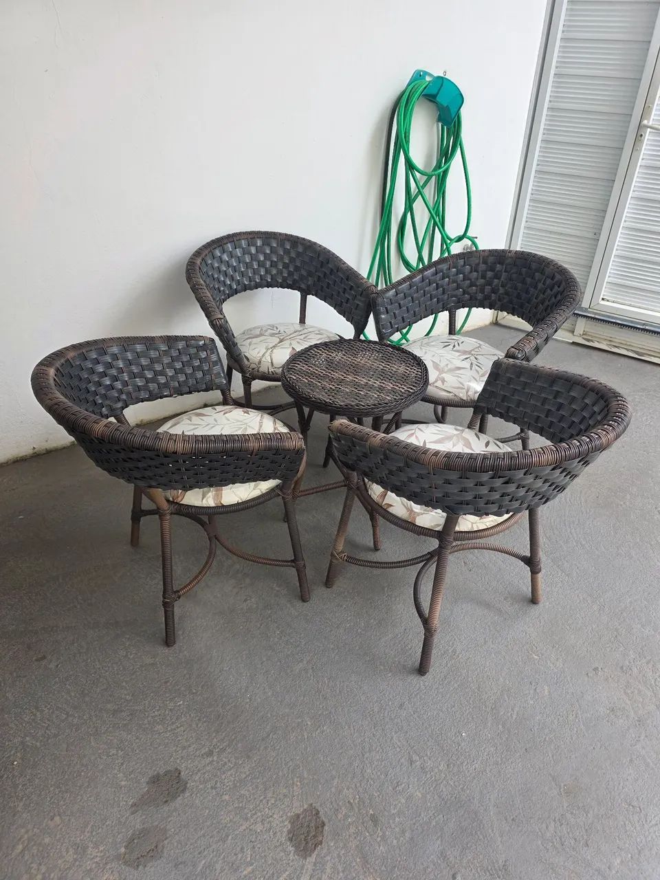 Conjunto mesa e cadeiras