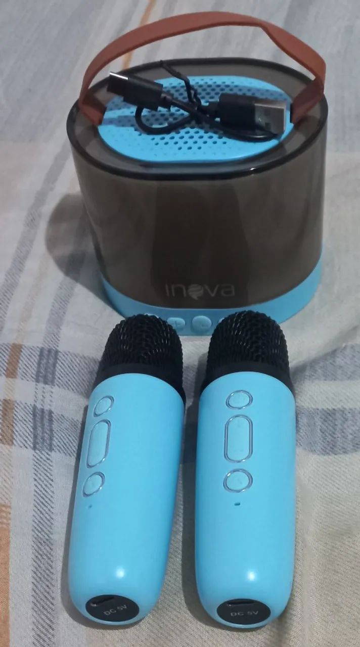 Caixa de som com dois microfones ? ? 