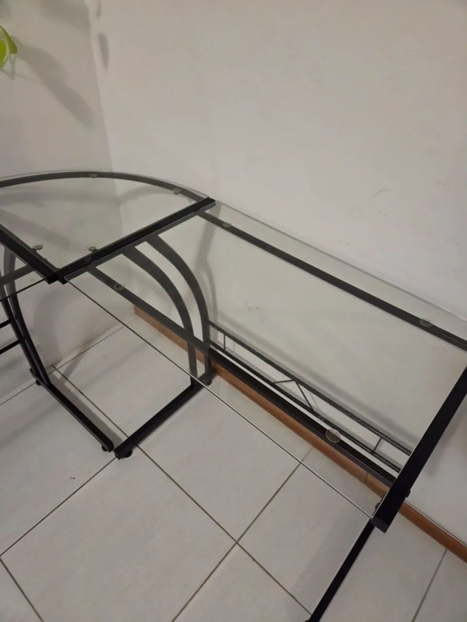 Mesa de escritório em L de vidro e aço  - Foto 3