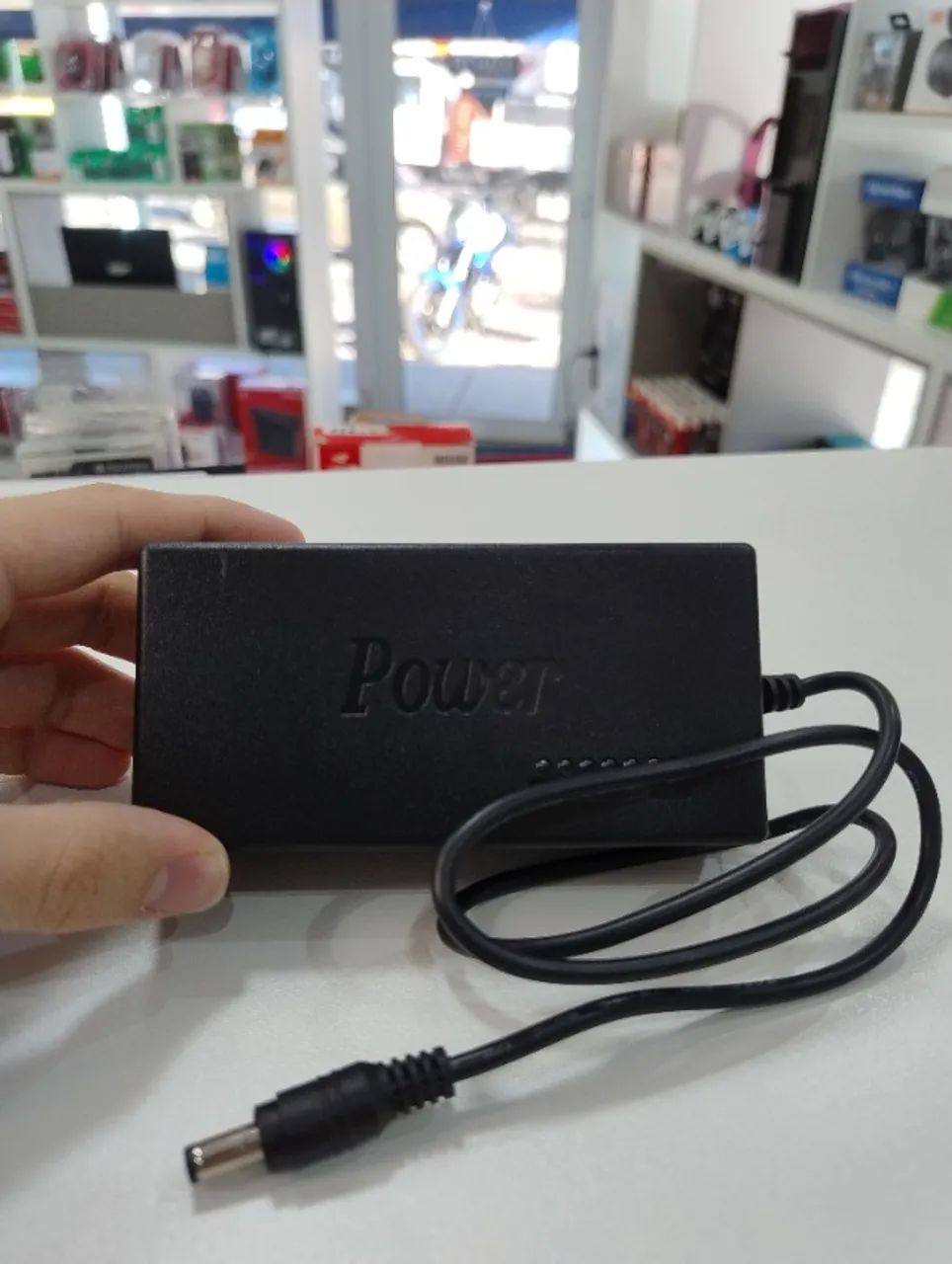 Fonte Universal Para Notebook 120W Com 11 Adaptadores - Foto 2