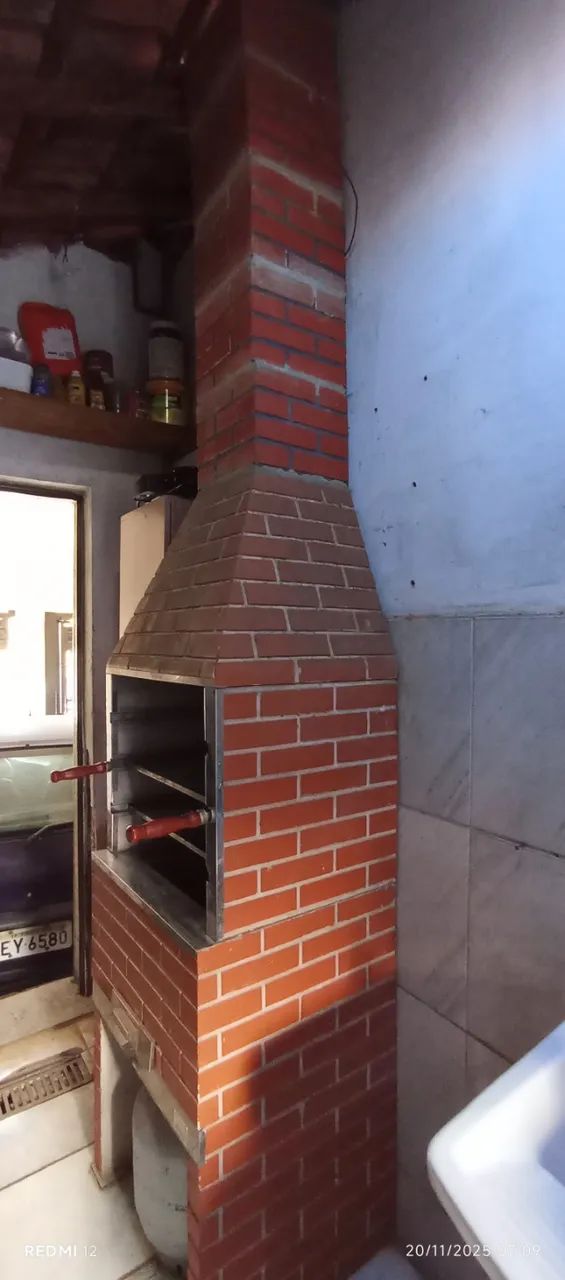 Vendo  churrasqueira de alvenaria  com chaminé  - Foto 5