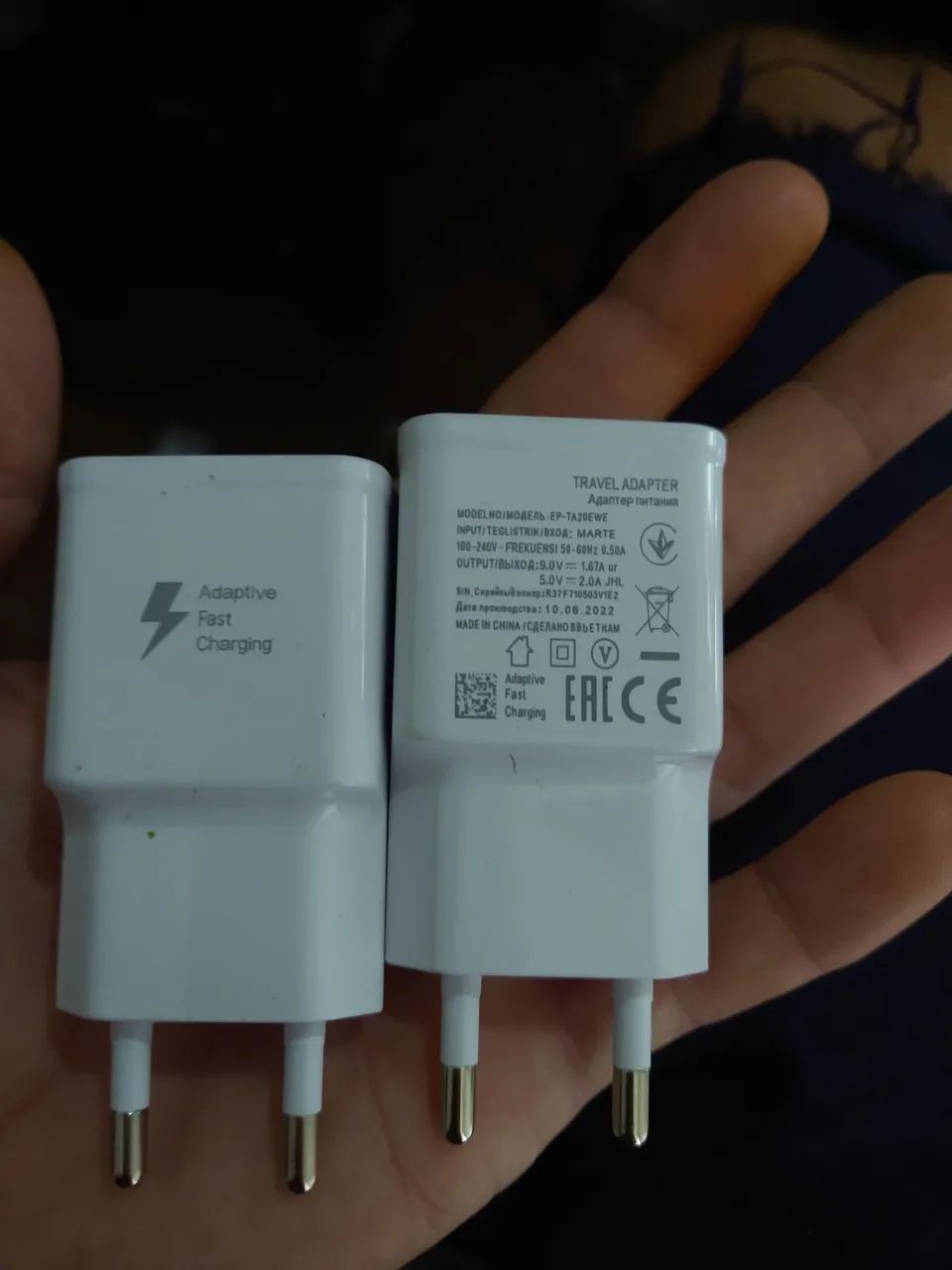 Dois carregadores USB novos 