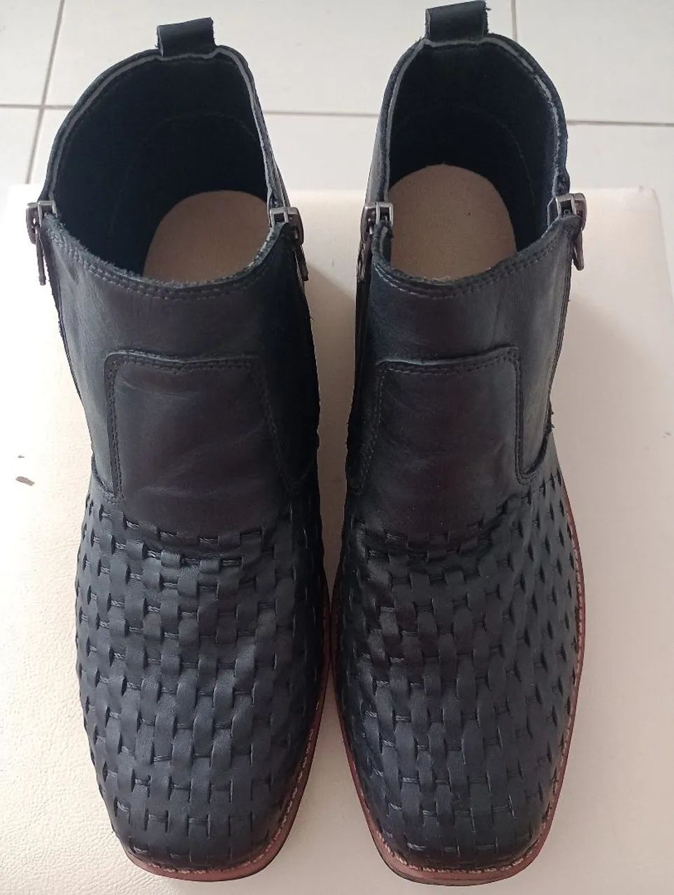 BOTA DE COURO - SEMI NOVA - Foto 2