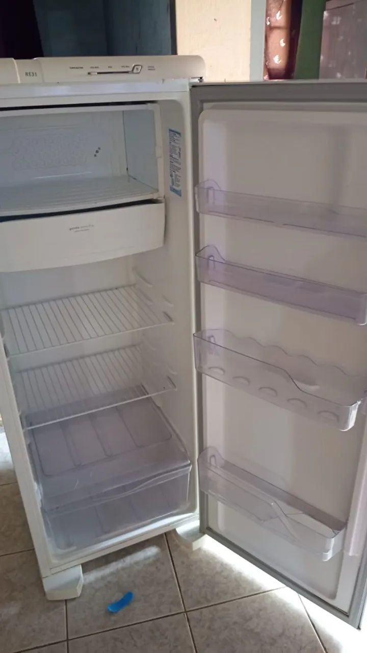 Geladeira ótima funcionando perfeitamente  - Foto 2