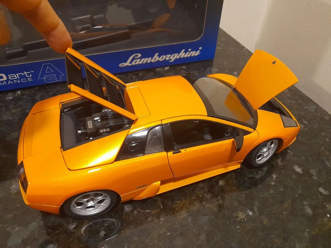 Miniatura Lamborghini Murciélago 1:18 Autoart  - Foto 3