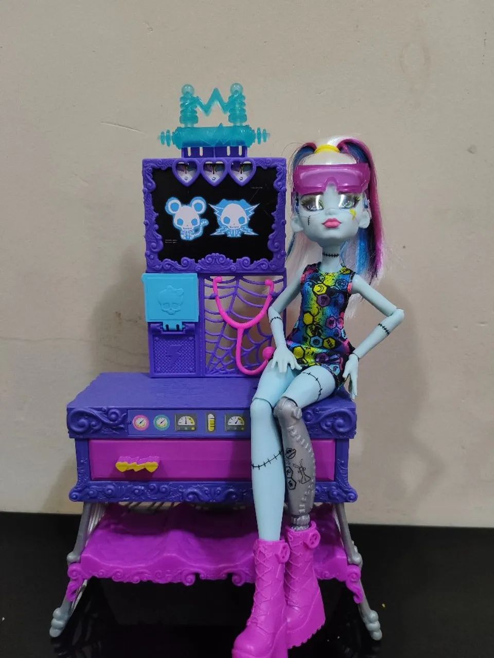 Boneca Frankie Stein Make-a-Monster Pet boneca + playset - monster high